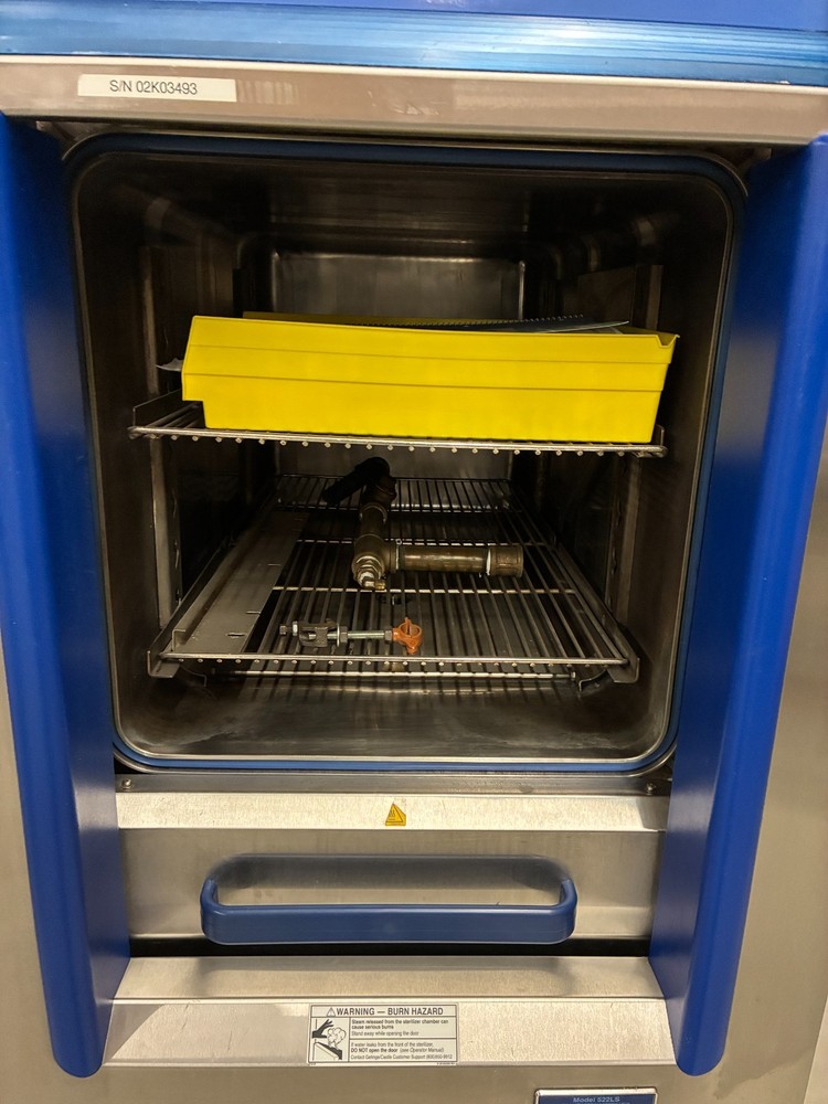 15525 Castle Getinge 522LS steam sterilizer autoclave