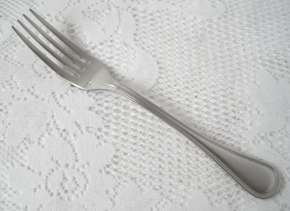 FORTESSA Stainless Flatware 5 Piece Place Setting SATIN FILET