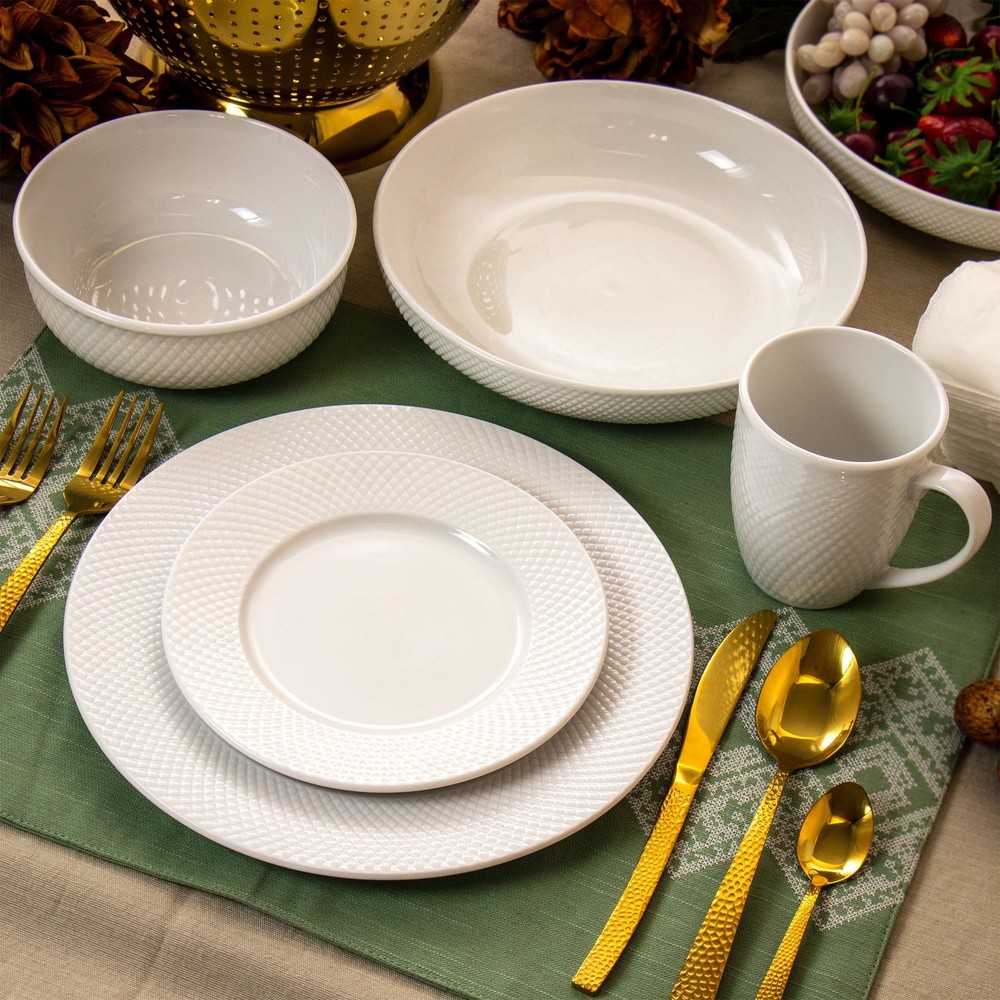 Maisy 18 Piece Round Porcelain Dinnerware Set in White