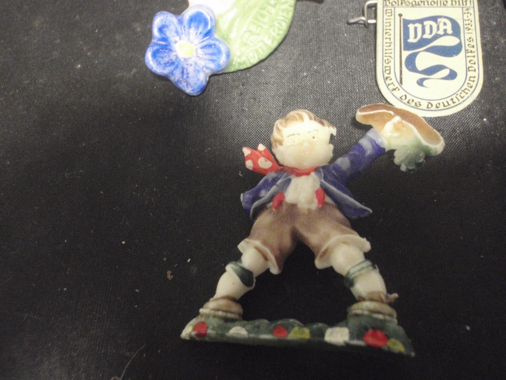 5 original German WW2 pin badges Germany