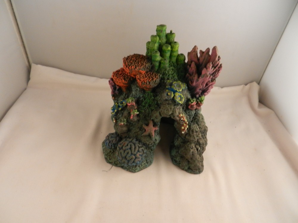 AQUARIUM PLASTIC ROCK FORMATION 6" x 6" x 5"