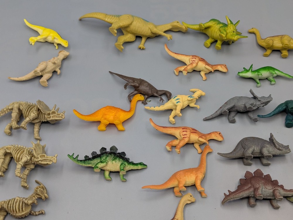 MISC LOT 31 SMALL MINI PVC PLASTIC DINOSAURS APPROX 2" TALL