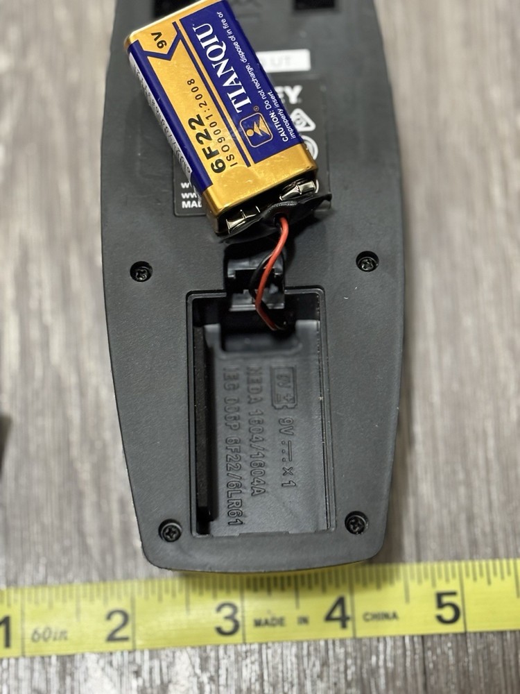 STANLEY STUD SENSOR S150 STHT77404 HAS LIVE WIRE DETECTION