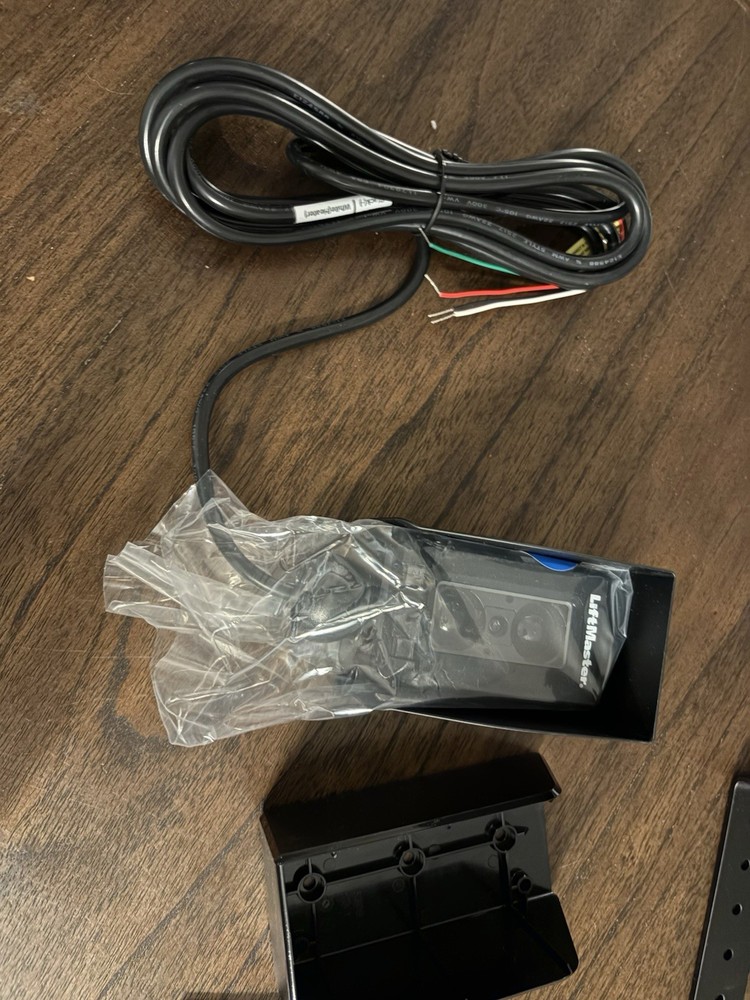LiftMaster Photoelectric Sensor with Mounting Bracket