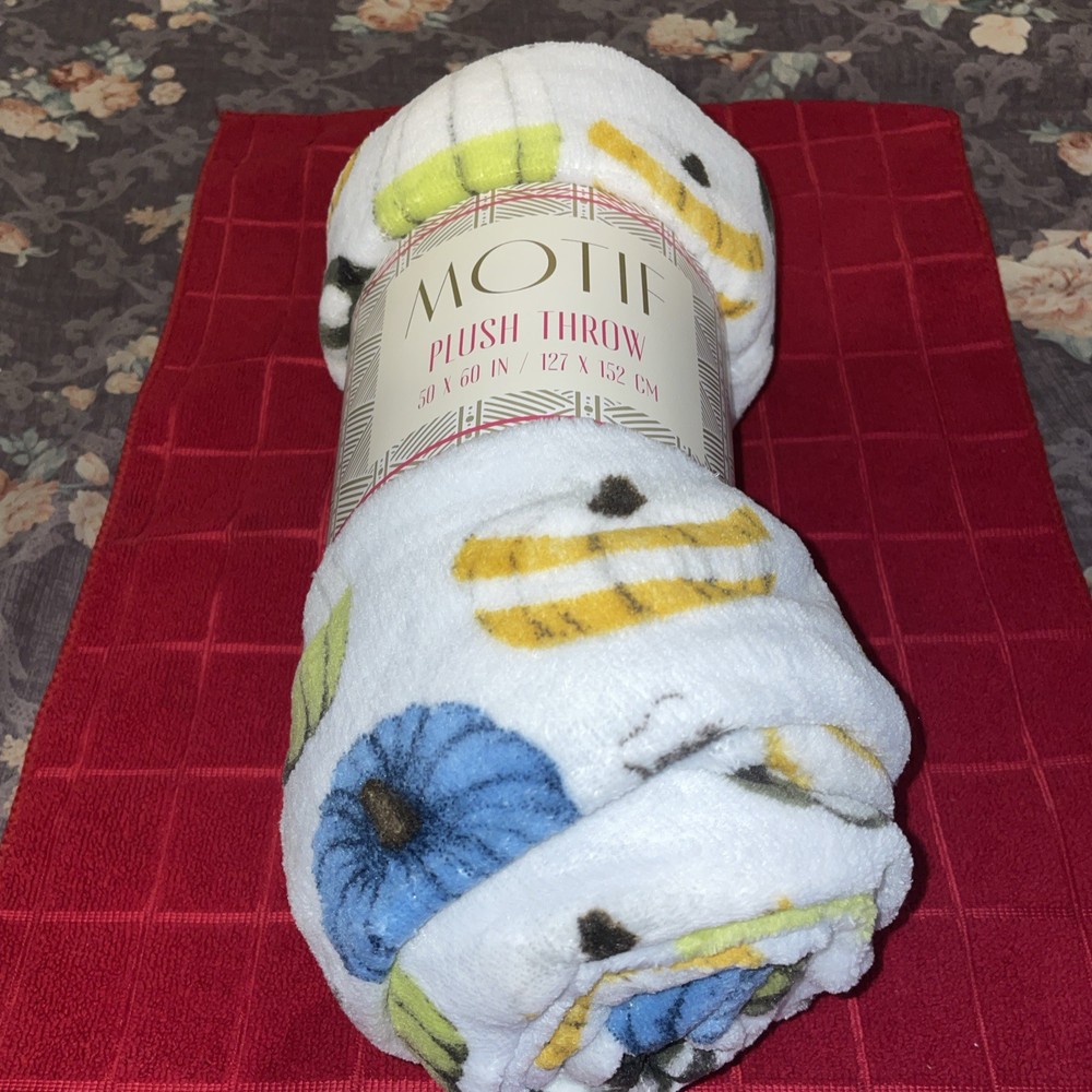 Motif Plush Throw Blanket 50x60