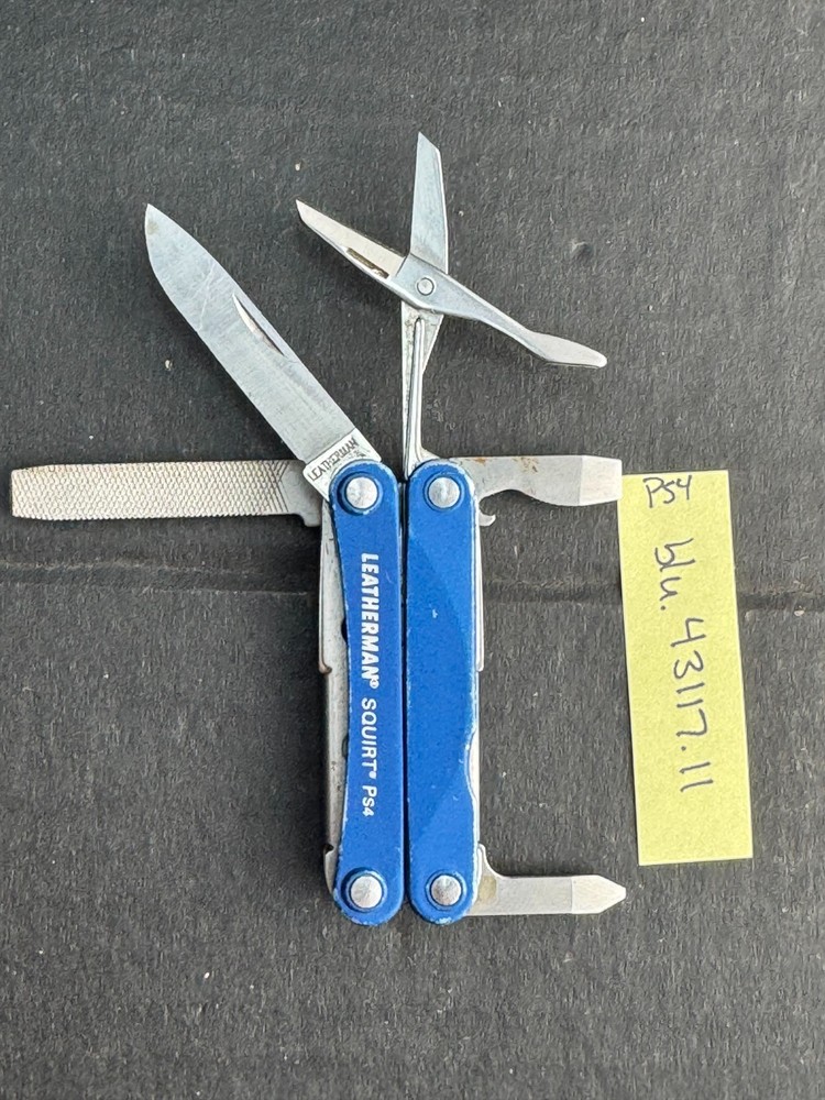 Leatherman Squirt PS4 Multi Tool, Knife, Pliers - Blue