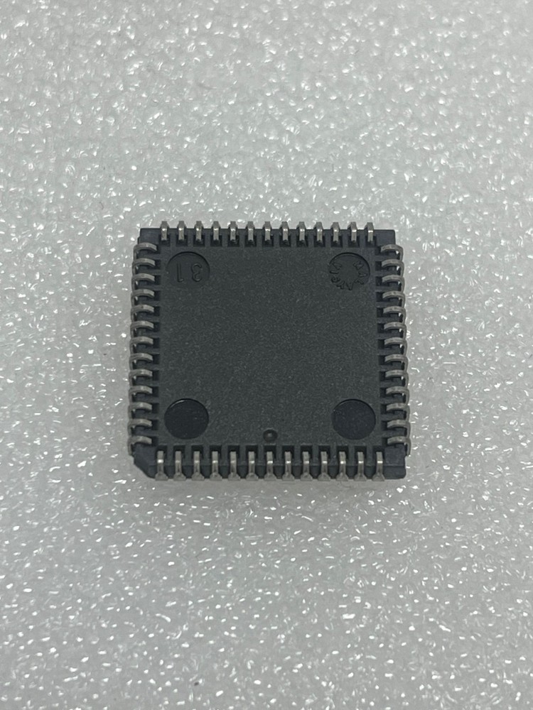 Motorola MC68HC811E2FN CMOS Microcontroller (2KB EEPROM) 52 Pin PLCC - NEW!
