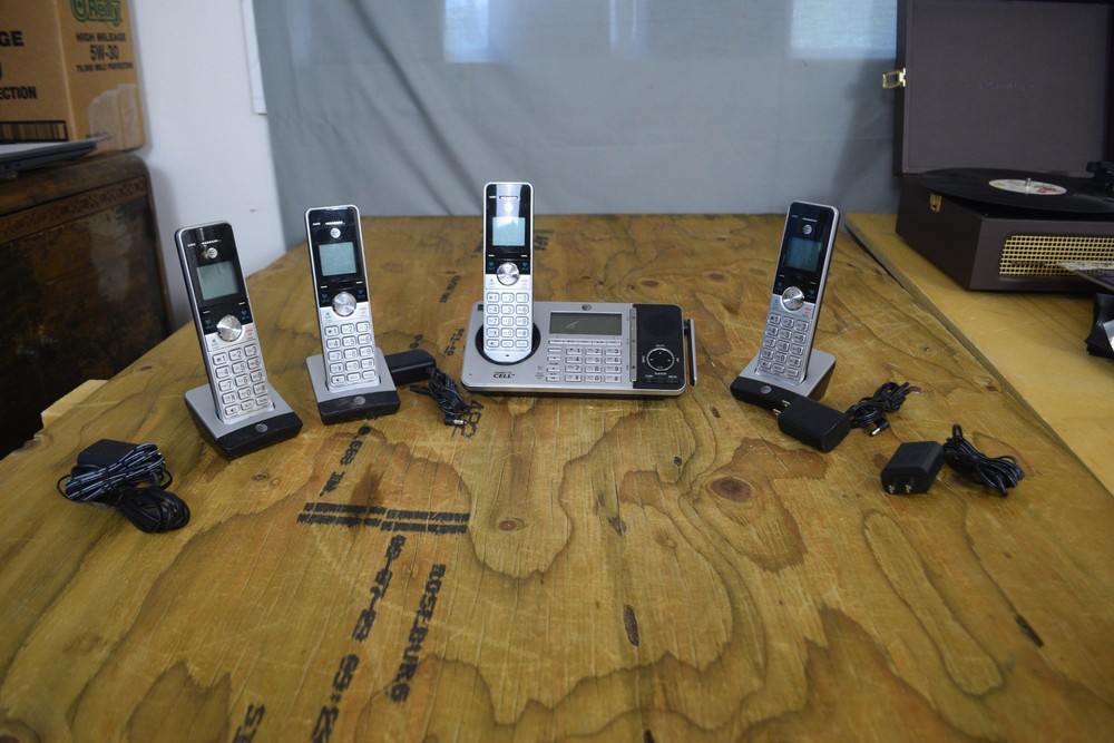 AT&T Cordless Phone System Silver 4 Handsets CLP99387 Answer Machine Bluetooth