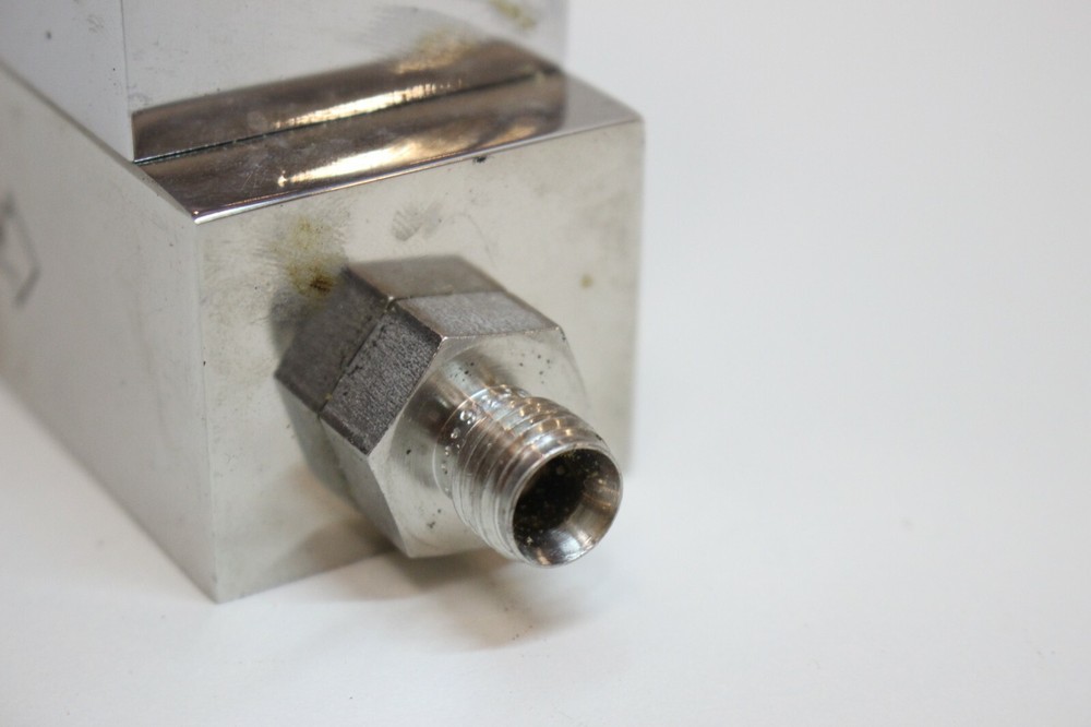 Unit Instruments UFC-2000 Mass Flow Controller, H2, 20 slm