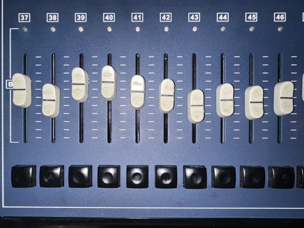 Strand Lighting 200 24/48 Panasonic Portable Control Console 24 Effects