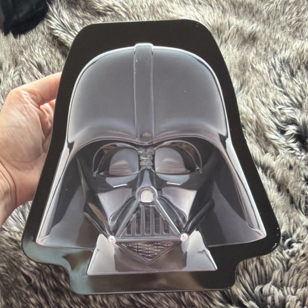 Star Wars Darth Vader Shaped Metal Lunchbox
