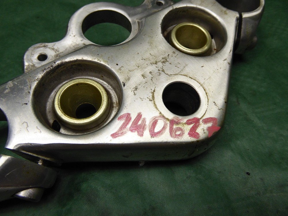 TRIUMPH THUNDERBIRD 900 LEGEND (int.c2*) FORK BRIDGE
