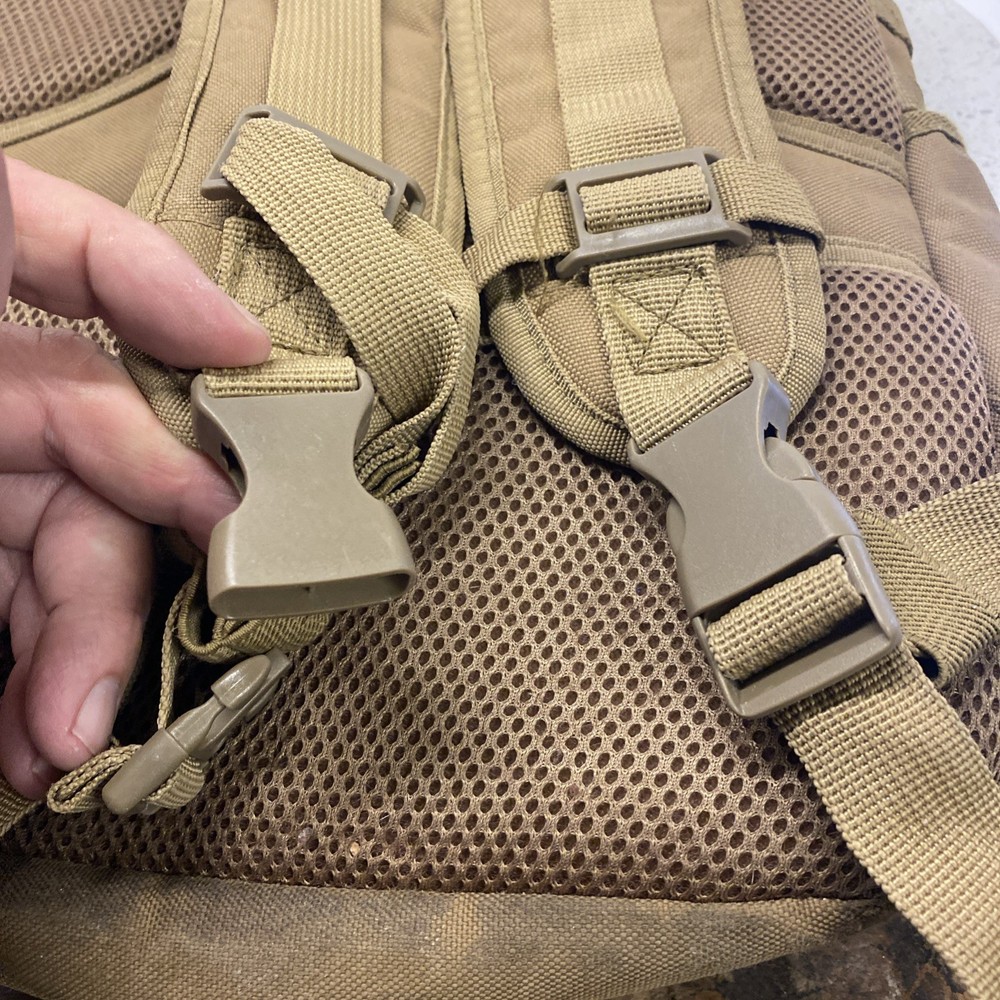SOG Backpack Tan Missing Half Of The Right Shoulder Strap Buckle