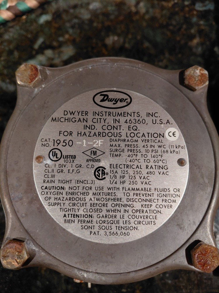 Dwyer Instruments 1950-1-2F Hazardous Location Pressure Sensor