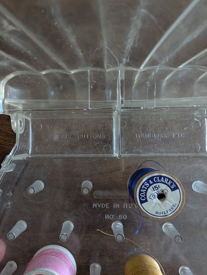 Vintage TRAUM Clear Plastic Shell Shaped Thread 28 Spool Case EMPTY