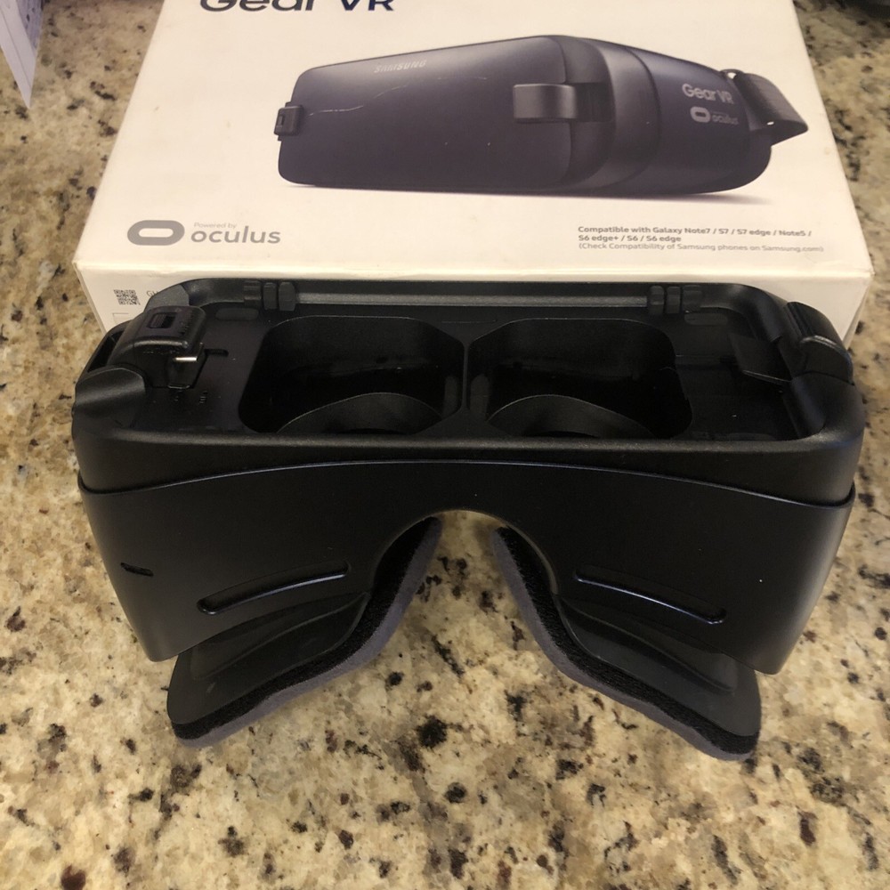 SAMSUNG GEAR VR POWERED BY OCULUS SM-R323