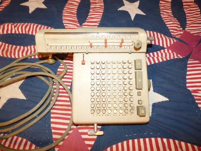 Vintage Monroe Calculating Adding Machine LA7-100 WORKS