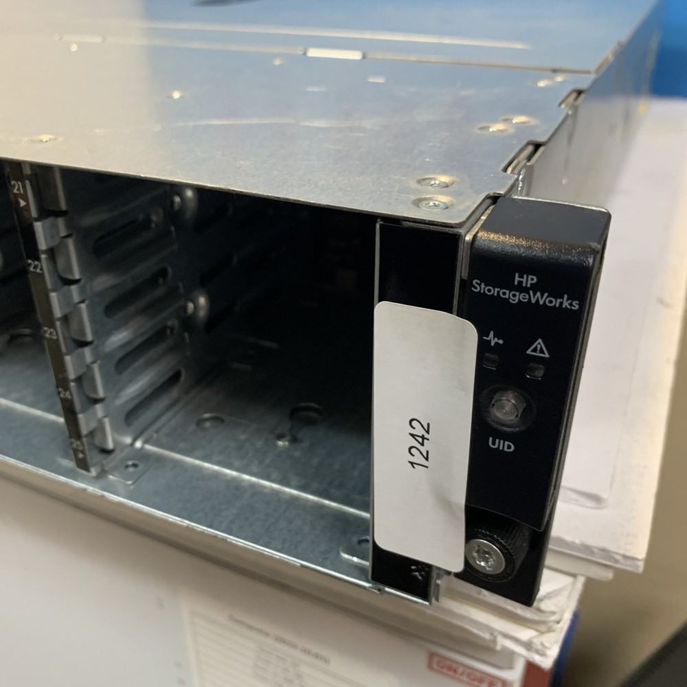 HP StorageWorks D2700 SFF Disk Enclosure CHASSIS AJ941-63002