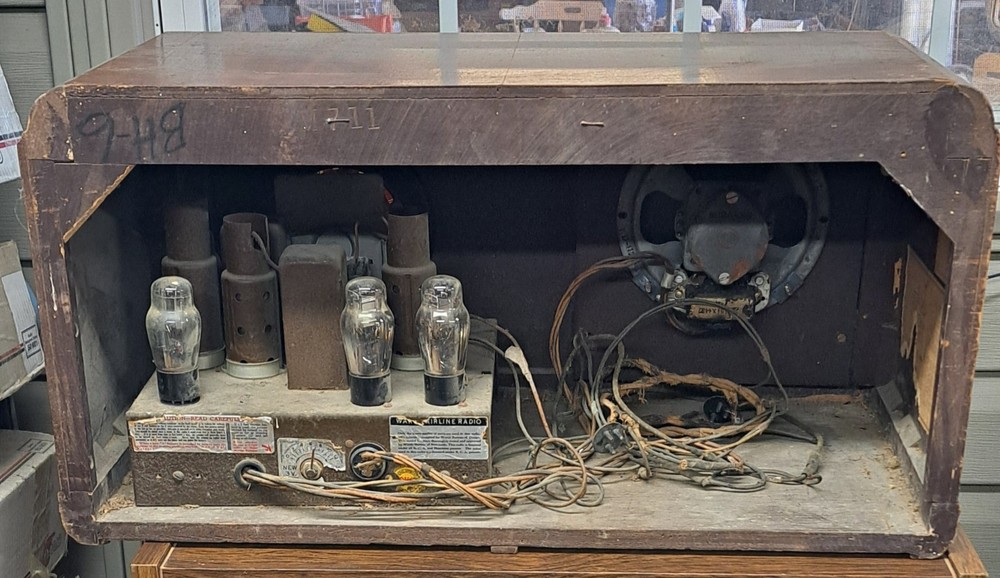 Montgomery Wards Airline Radio