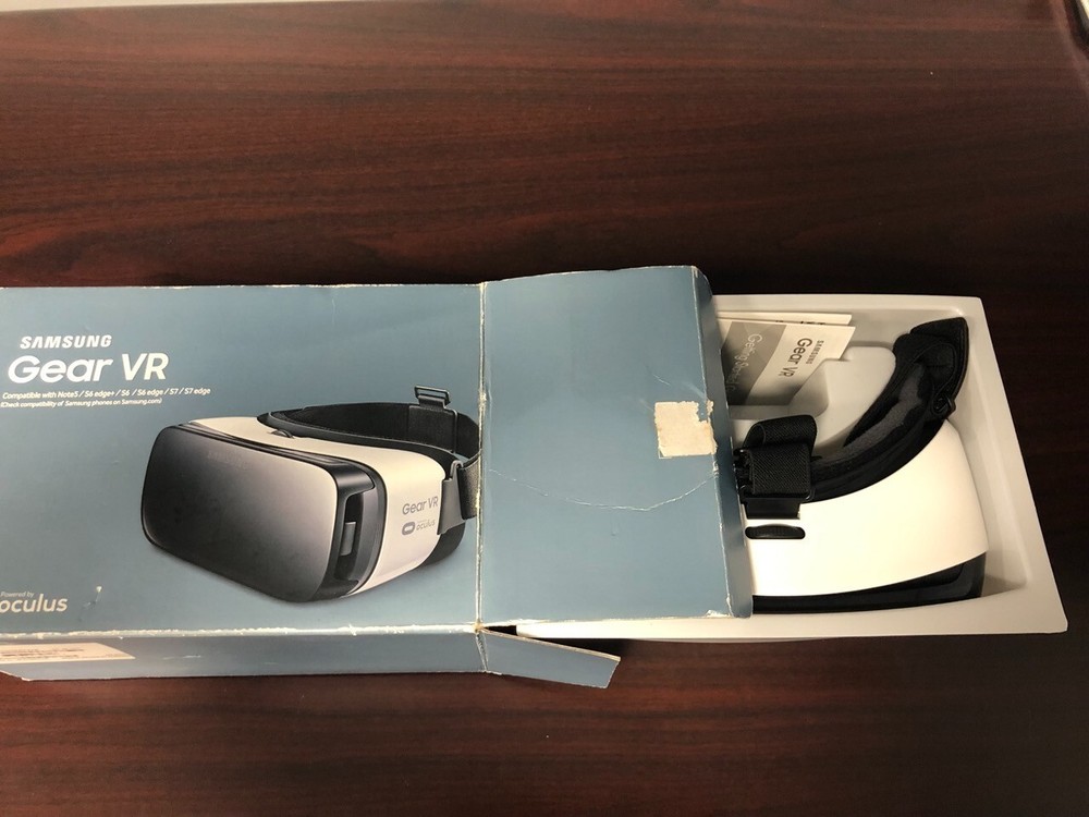 Samsung Gear VR Oculus Virtual Reality Headset for Note5/ S6/ S7/ Edge White