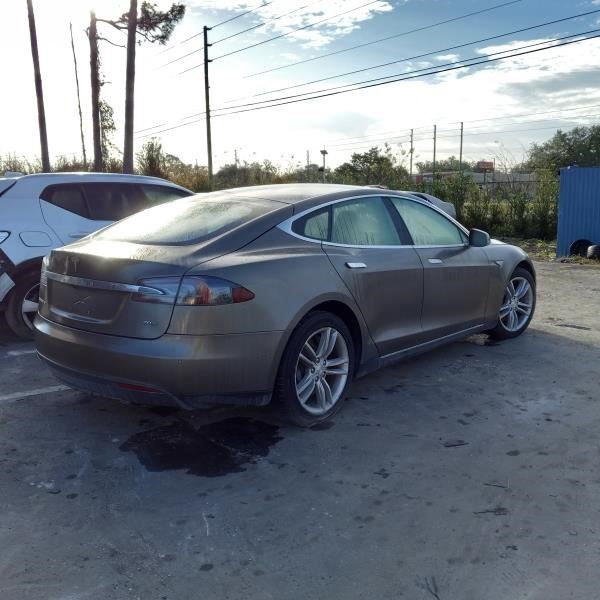 TESLA S 2015 Battery 479492