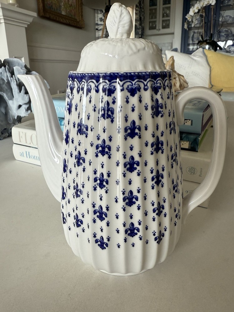 Fluer De Lis Coffee Pot