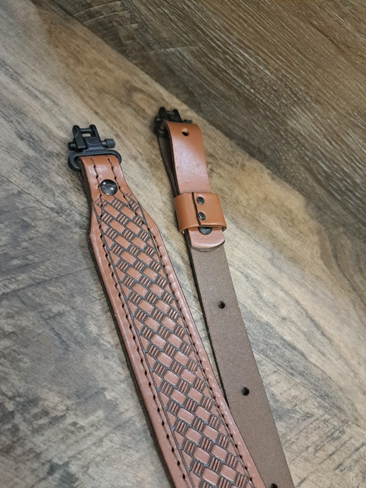 AA&E Leather Cobra Sling With Swivels