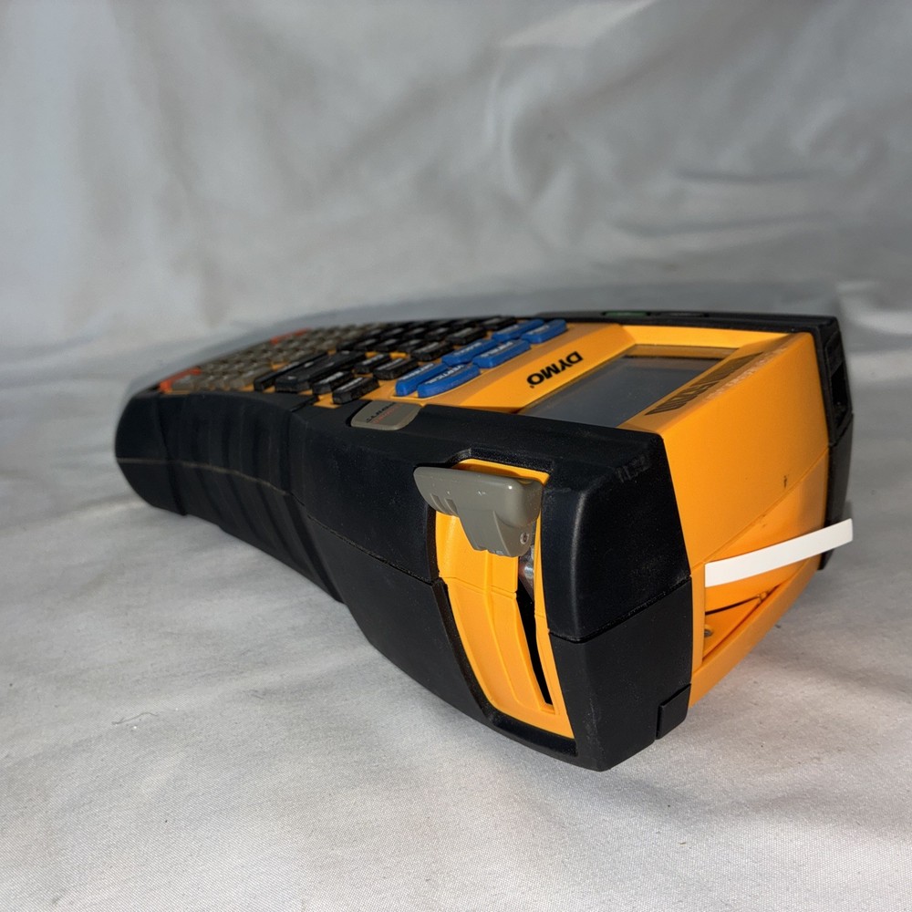 DYMO RHINO 2500 LABLE MAKER W/ACCESORIES