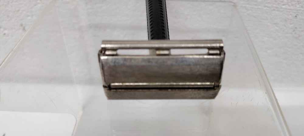 Vintage Schick Double Edge Safety Razor Black Handle TTO