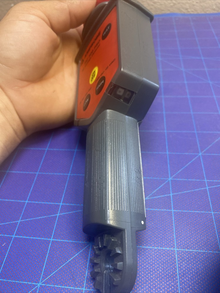 AMPROBE TIC 300 PRO PERMISSIBLE AC VOLTAGE DETECTOR VolTect™ 30 VAC - 122 kVAC