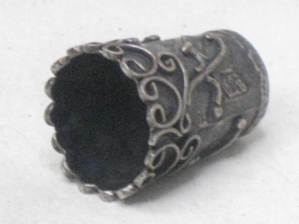 ornate vintage sterling silver thimble unique modern leaf pattern 6 grams