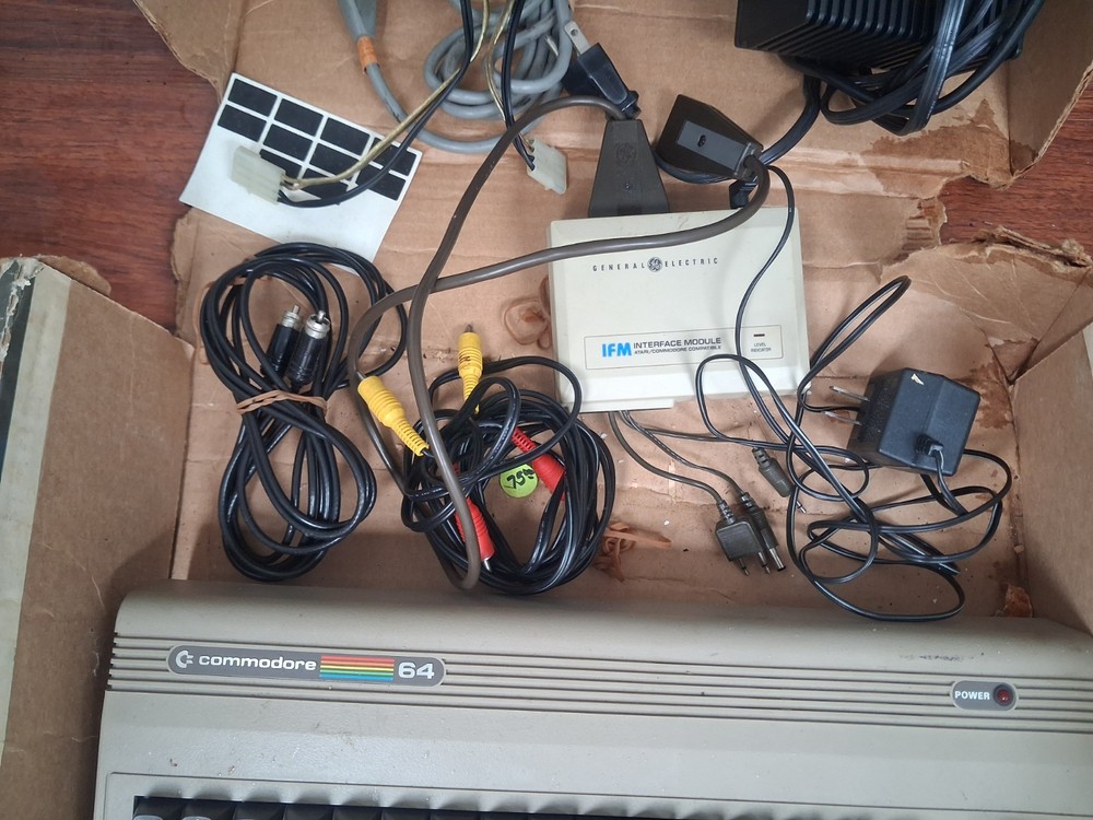 Vintage Commodore 64 Personal Computer in Original Box - C64- Tested Powers On