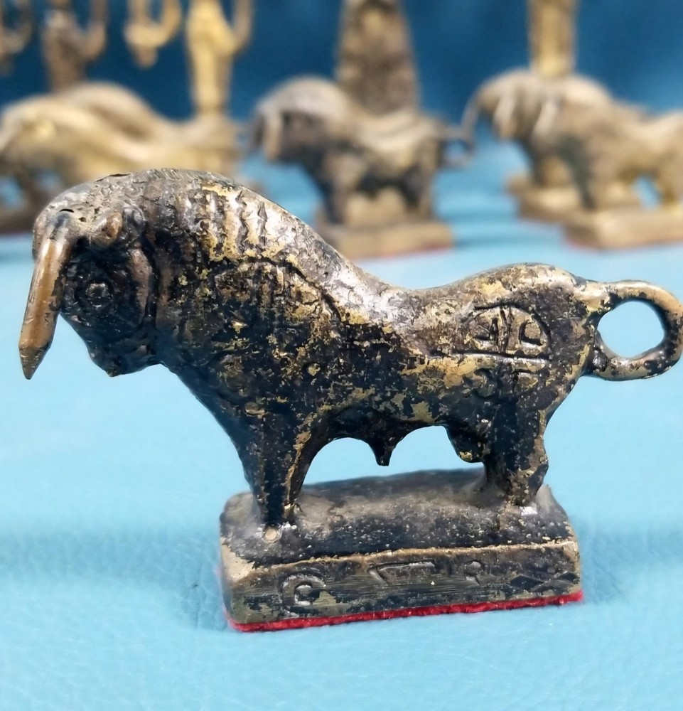 Unique VTG Solid Brass Chess Set Brutalist Spanish Design Bulls Incomplete