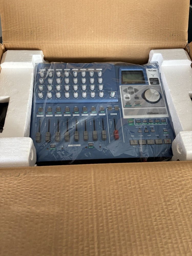 TASCAM DIGITAL PORTASTUDIO DP-01