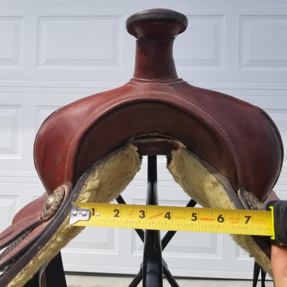 Western Saddle 17 inch tree, beautiful tooling