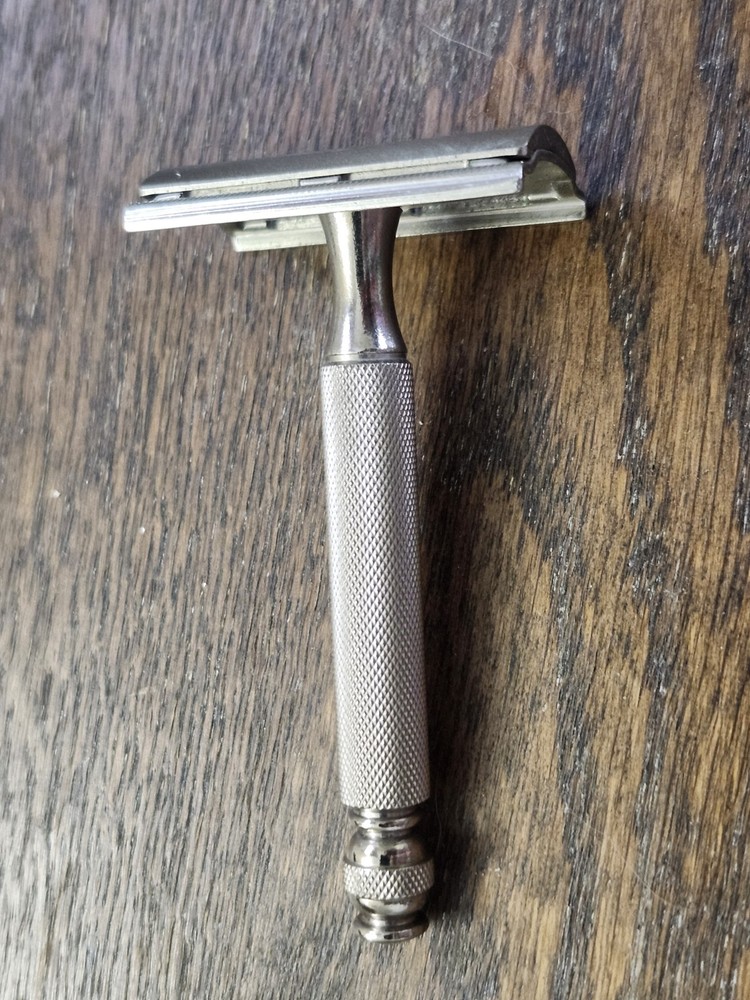 Vintage Gillette safety Razor  Short Ball Tip Handle