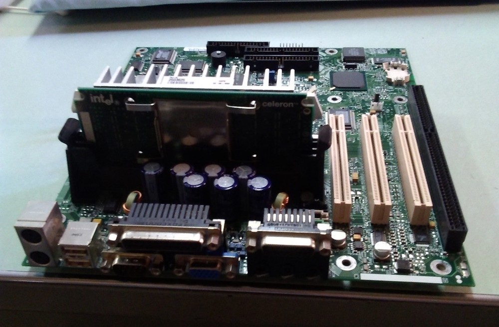 Gateway 4000335 LX System Board 719638-105 with Intel Celeron CPU SL376