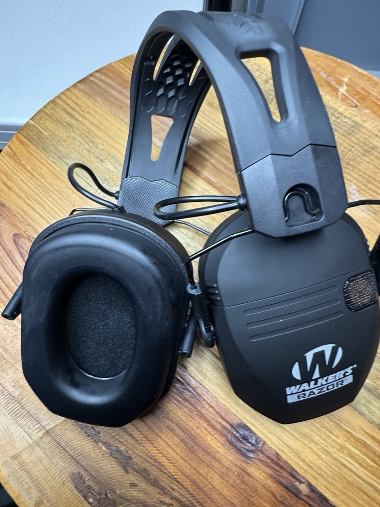 Walker' Razor Slim Electronic Muffs GWP-RSEMRH Black