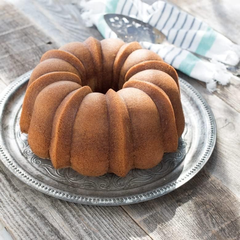 Heirloom-Quality 12-Cup Bundt Pan - Durable Graphite Aluminum Bakeware