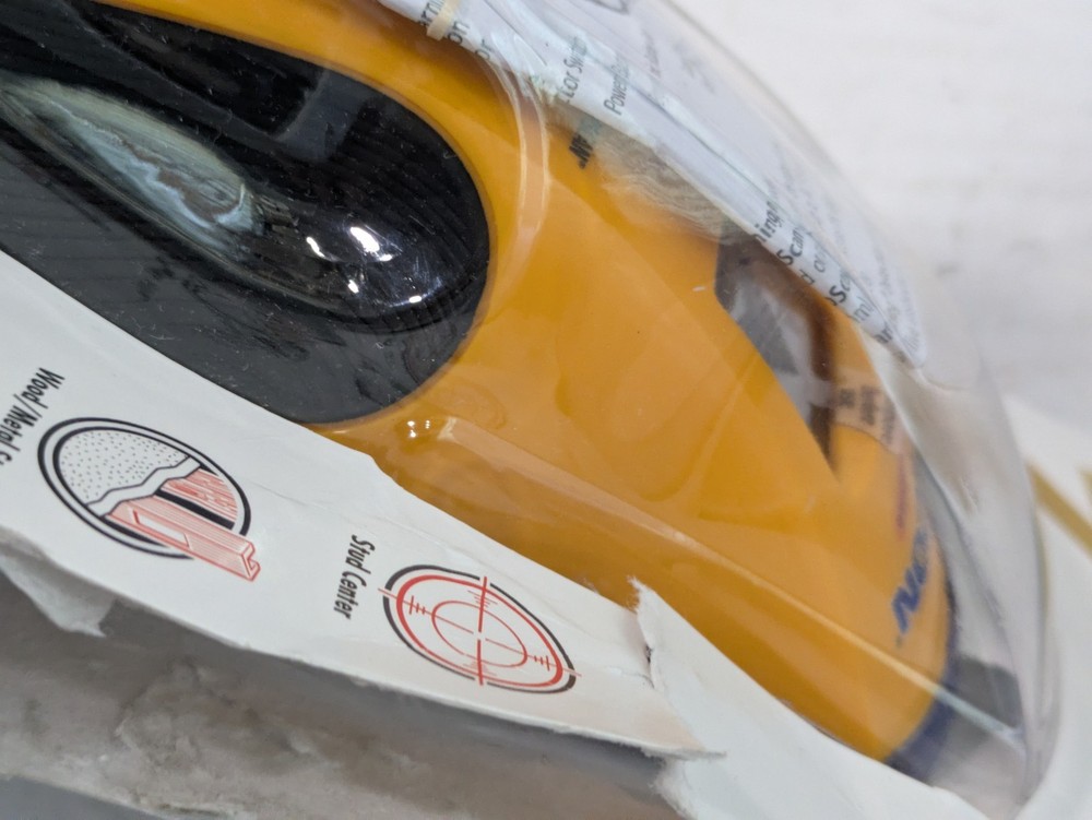 Zircon StudSensor L70 Stud Finder with Center Detection - Tested & Working