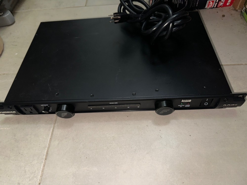 Furman PL-PLUSC 15A Advanced Power Conditioner  Voltmeter