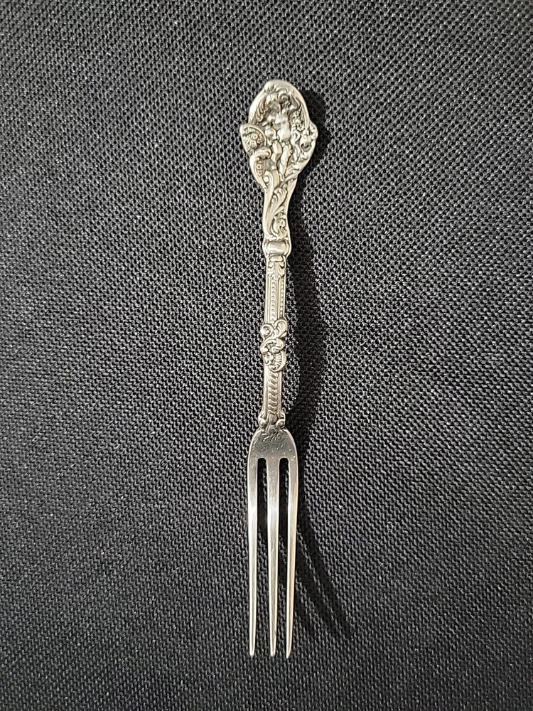 Antique Gorham Chantilly Pattern Sterling Silver Lemon Fork Copyright 88 13g