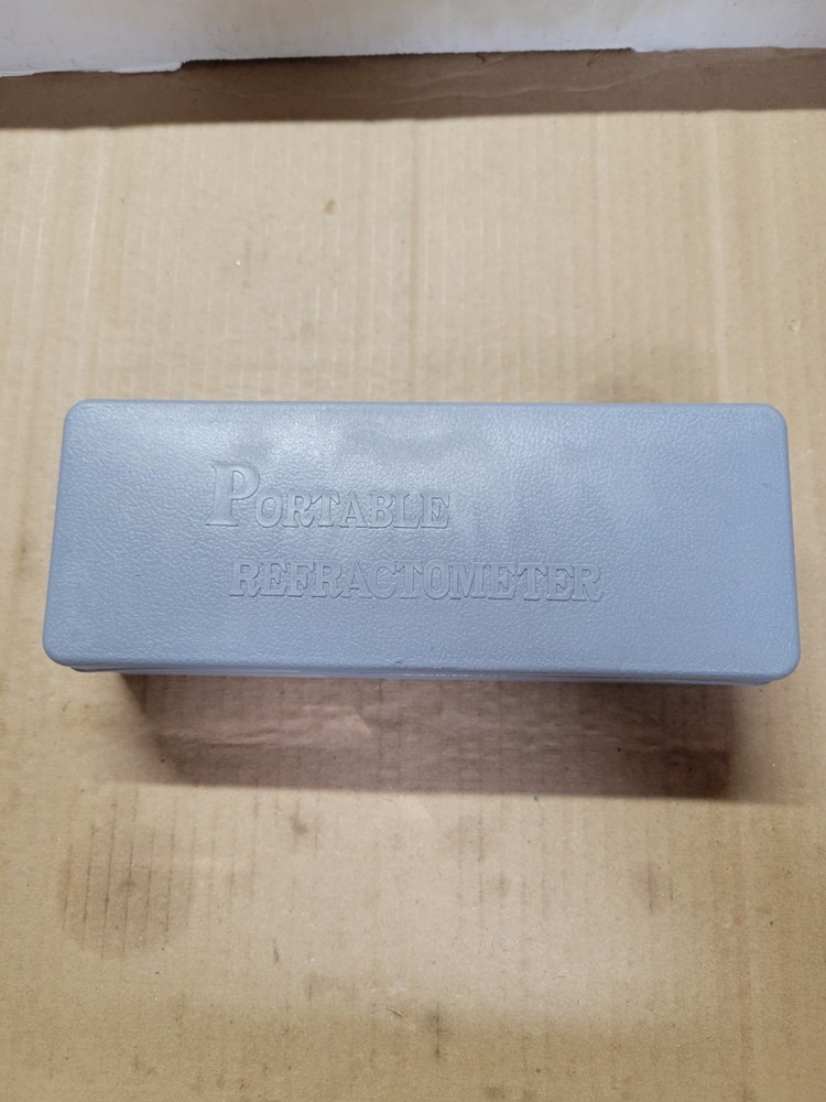 Hand/Portable Refractometer (Features ATC)