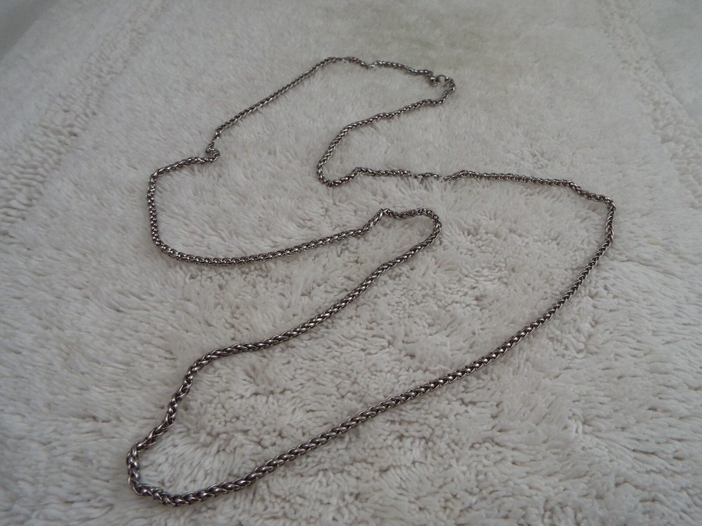 Silvertone Rolled Chain Necklace (B46)