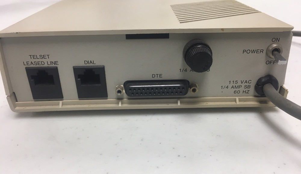 Universal Data Systems UDS V.32 Motorola Modem