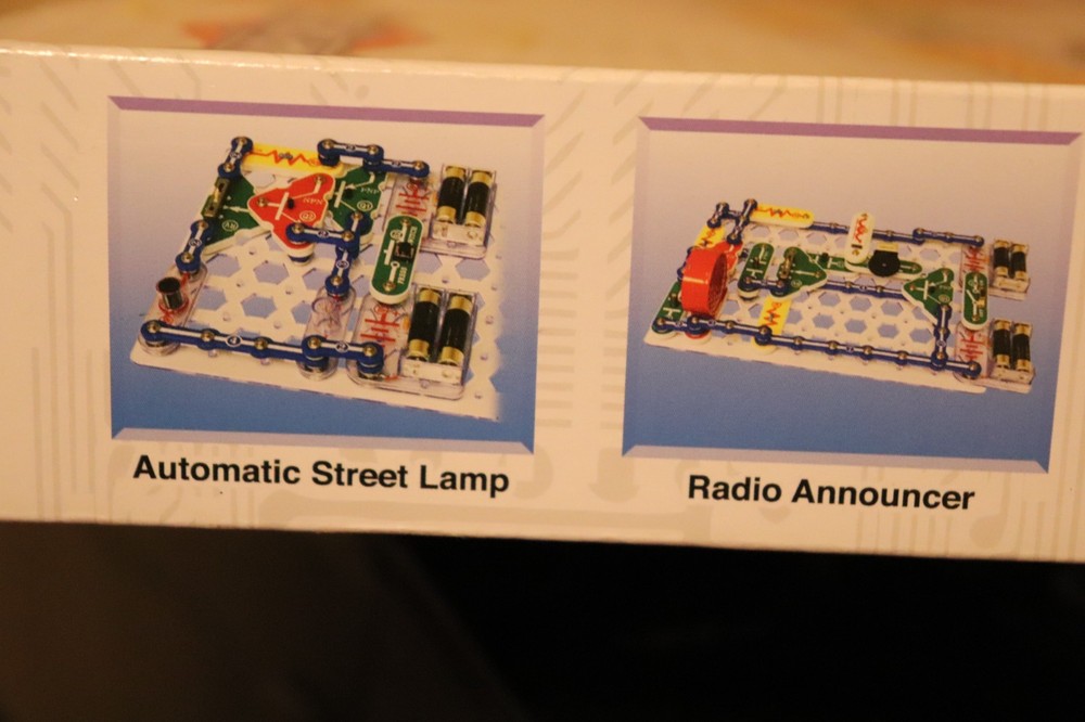 Snap Circuits Classic SC-300 Electronics Exploration Kit Over 300 Projects NEW