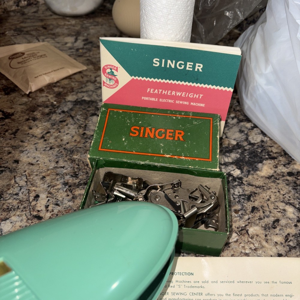 featherweight sewing machine 221 Celery