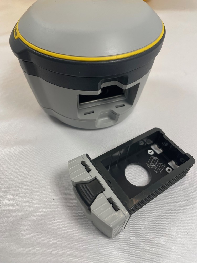 Trimble R2 Receiver - submeter - 220 Channels