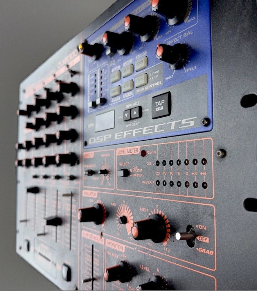 Roland DJ-2000 Professional 4-Channel DJ Mixer Effects Unit Tested Working