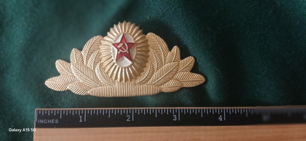 Russian Officer Cap Badge/ Cold War Soviet Era